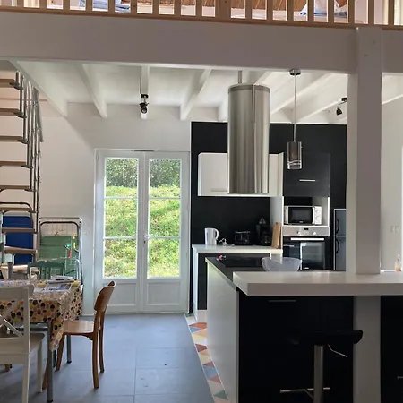 Comfortable And House With A Beautiful Garden Dom wakacyjny